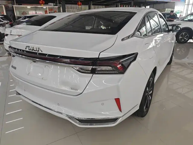 Dongfeng Yixuan MAX — Фото автомобиля 6