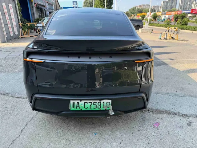 Tesla Model Y — Фото автомобиля 9