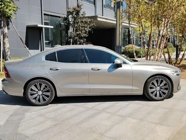 Volvo S60 — Фото автомобиля 26