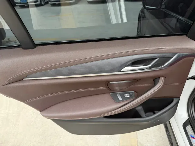 BMW 5 Series — Фото автомобиля 15