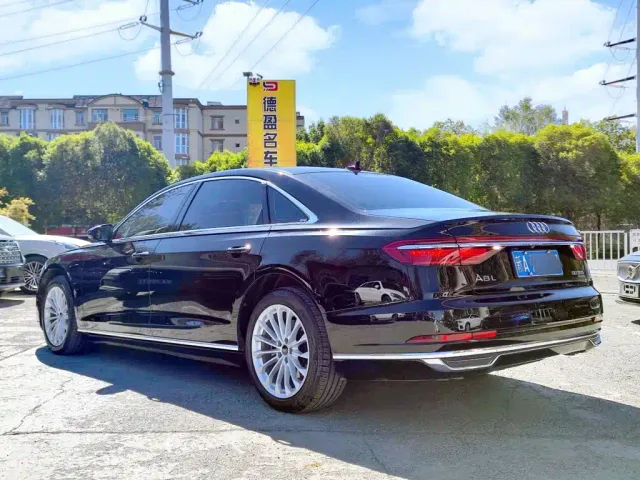 Audi A8 — Фото автомобиля 6