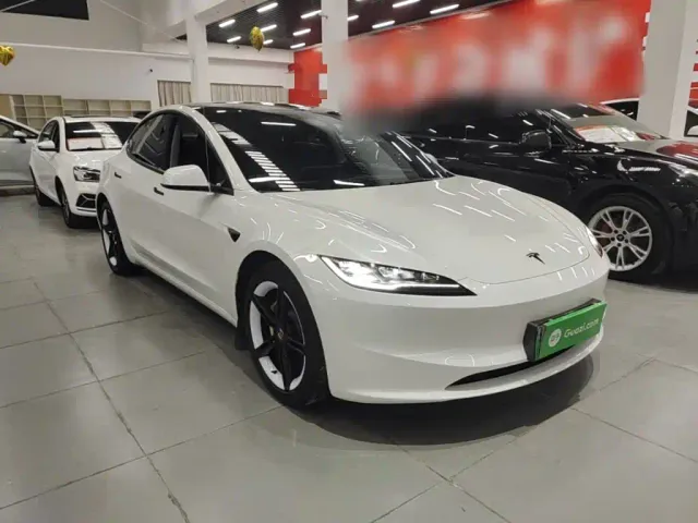 Tesla Model 3 — Фото автомобиля 3