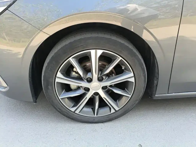 Geely Emgrand — Фото автомобиля 22