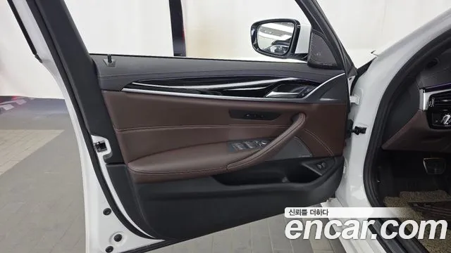 BMW 5 Series G30 — Фото автомобиля 13