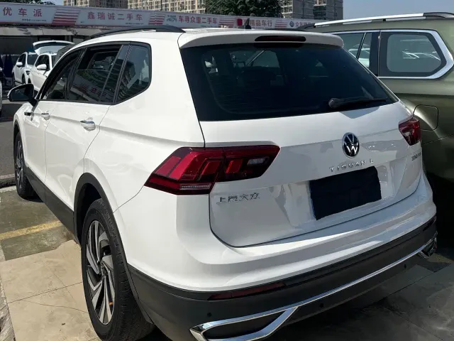 Volkswagen Tiguan L — Фото автомобиля 7