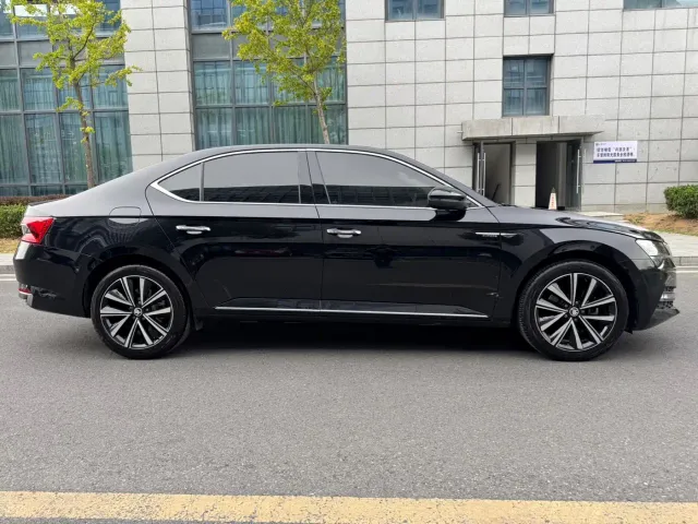 Skoda Superb — Фото автомобиля 4