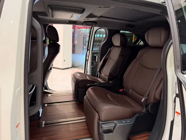 Toyota Granvia — Фото автомобиля 7