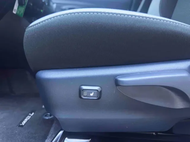 Toyota YARiS L Zhi Xuan 2022 1.5L CVT Leading PLUS Edition — Фото автомобиля 16