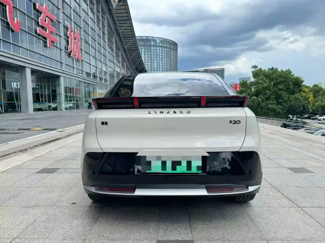 Lynk & Co Z20 — Фото автомобиля 6
