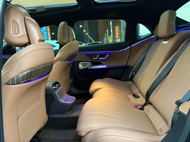 Mercedes-Benz E-Class — Фото автомобиля 14