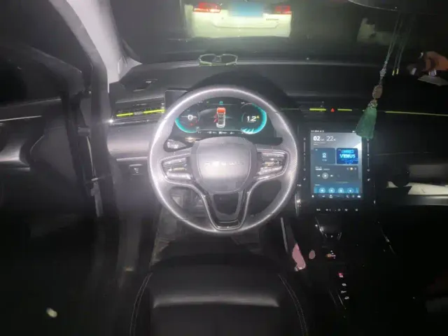Roewe RX5 — Фото автомобиля 6