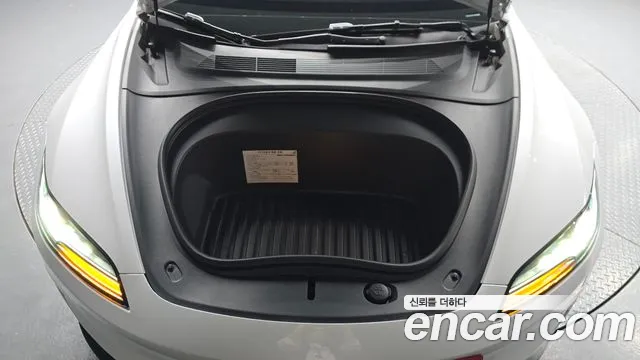 Tesla Model 3 — Фото автомобиля 9