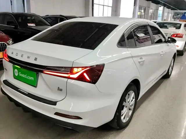 Roewe i5 — Фото автомобиля 6