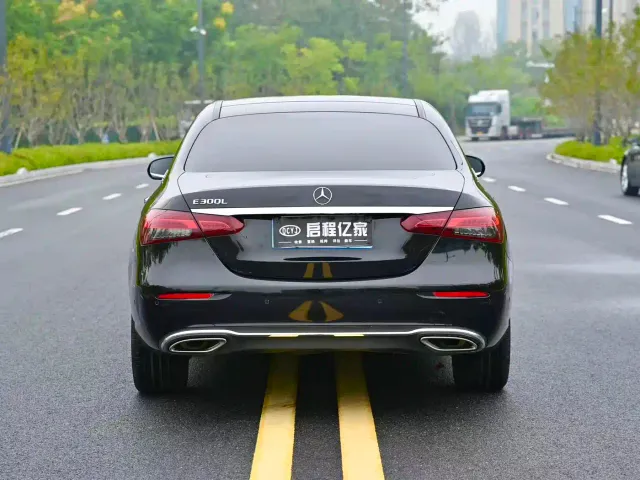 Mercedes-Benz E-Class — Фото автомобиля 15