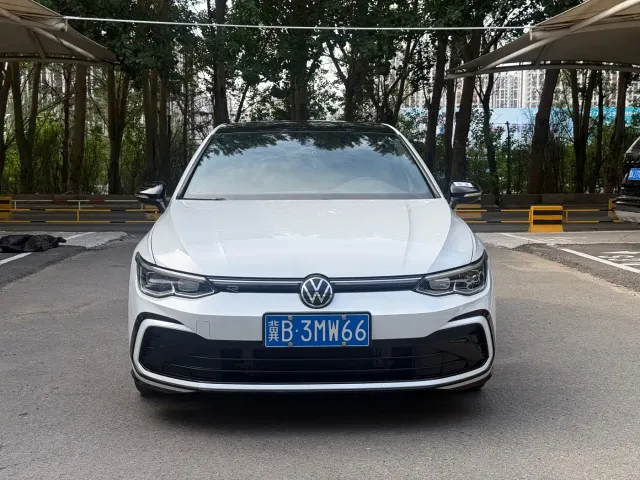 Volkswagen Golf — Фото автомобиля 2