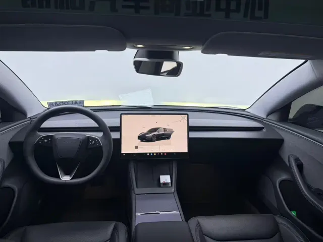 Tesla Model 3 — Фото автомобиля 9