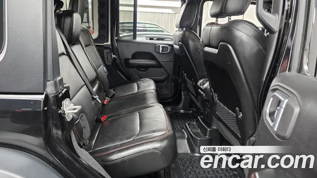 Jeep Wrangler — Фото автомобиля 17
