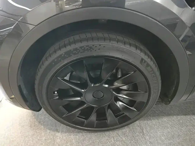 Tesla Model Y — Фото автомобиля 22