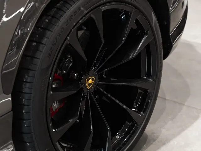 Lamborghini Urus — Фото автомобиля 8