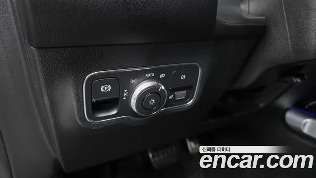 Mercedes-Benz EQB — Фото автомобиля 12
