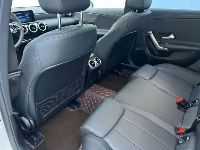 Mercedes-Benz A-Class — Фото автомобиля 11
