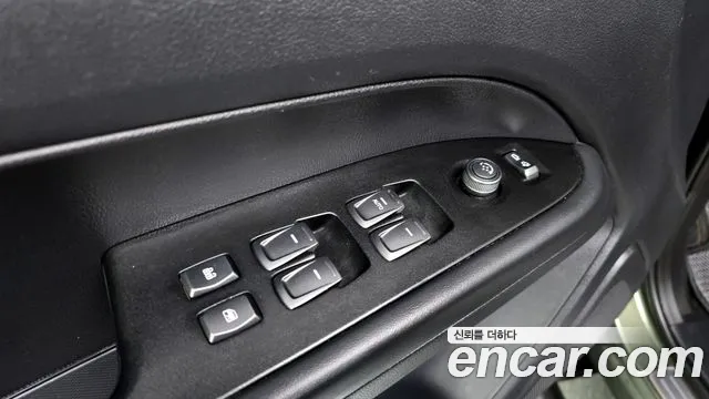 KG_Mobility_Ssangyong Rexton Новый Rexton Sport Khan Дизель 2.2 4WD — Фото автомобиля 30