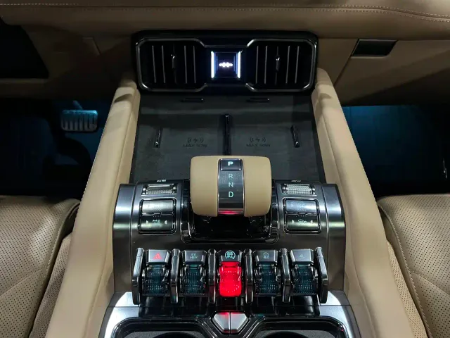 BYD FangChengBao Leopard 8 — Фото автомобиля 6