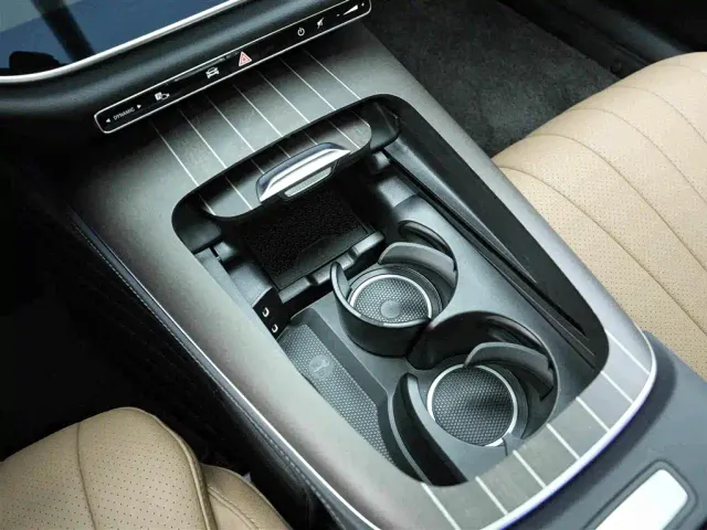 Mercedes-Benz E-Class — Фото автомобиля 10