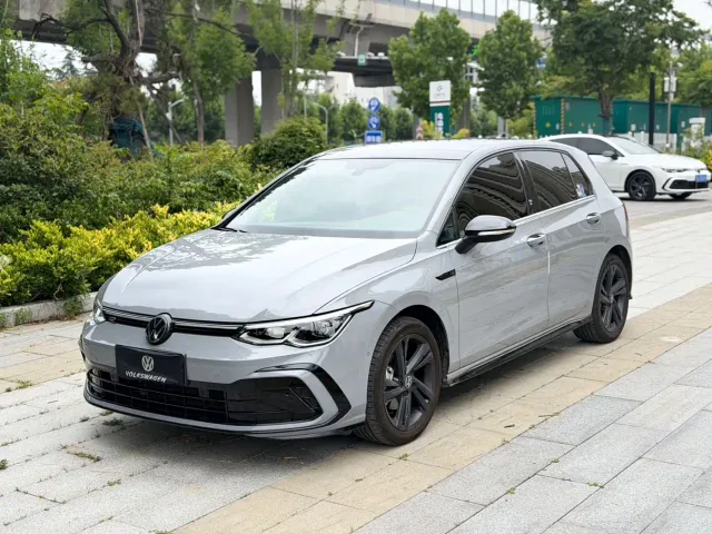 Volkswagen Golf — Фото автомобиля 3