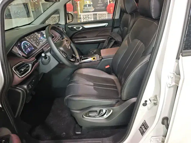 GAC Trumpchi M6 — Фото автомобиля 14