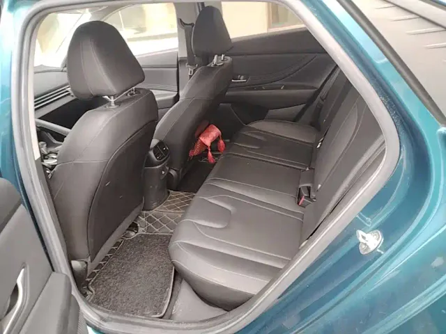Hyundai Elantra — Фото автомобиля 16