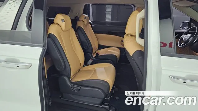 Kia Carnival Generation 4 — Фото автомобиля 12