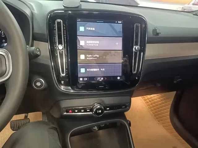 Volvo XC40 — Фото автомобиля 12