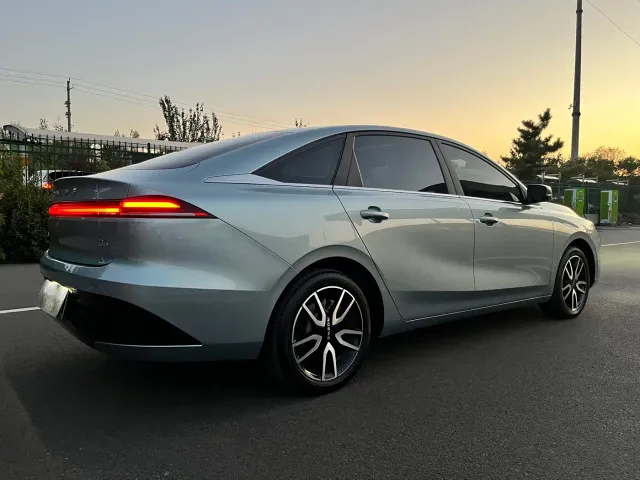 Roewe D6 — Фото автомобиля 15