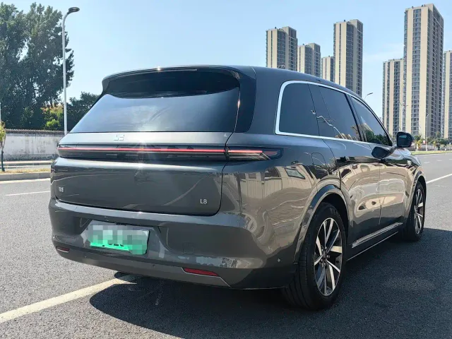 Li Auto L8 — Фото автомобиля 4