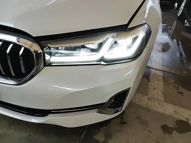 BMW 5 Series — Фото автомобиля 23