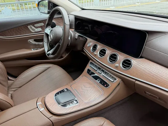 Mercedes-Benz E-Class — Фото автомобиля 16