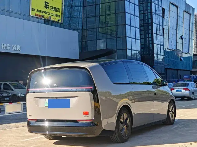 Li Auto MEGA — Фото автомобиля 4