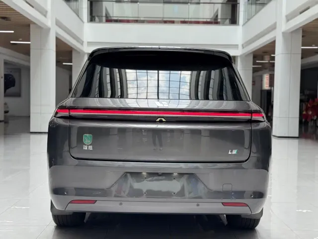 Li Auto L8 — Фото автомобиля 6