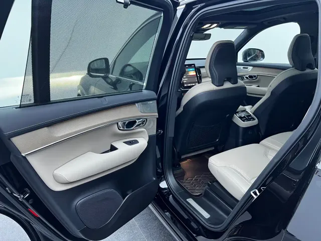 Volvo XC90 — Фото автомобиля 14