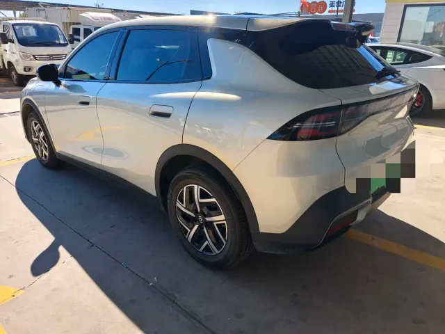 Changan Qiyuan Q05 — Фото автомобиля 4