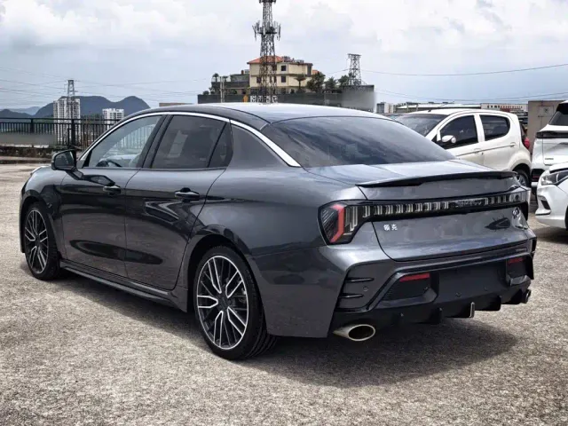 Lynk & Co 03 — Фото автомобиля 8