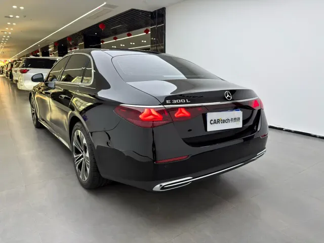 Mercedes-Benz E-Class — Фото автомобиля 4