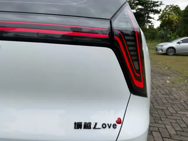 Geely Boyue L — Фото автомобиля 18