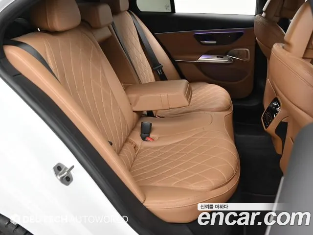 Mercedes-Benz E-Class — Фото автомобиля 12