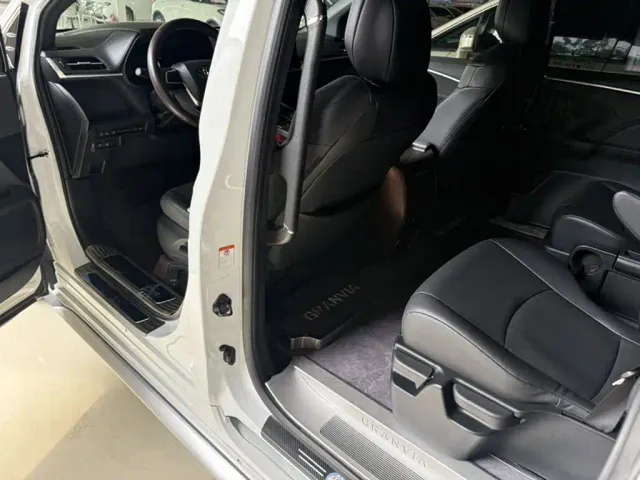 Toyota Granvia — Фото автомобиля 14