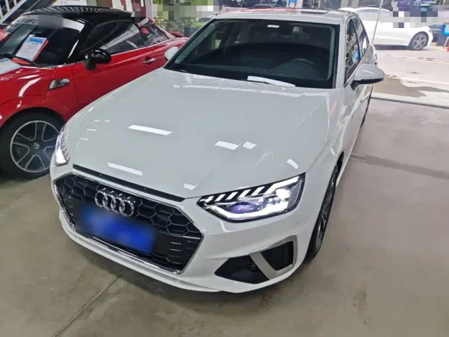 Фотография автомобиля — Audi A4L