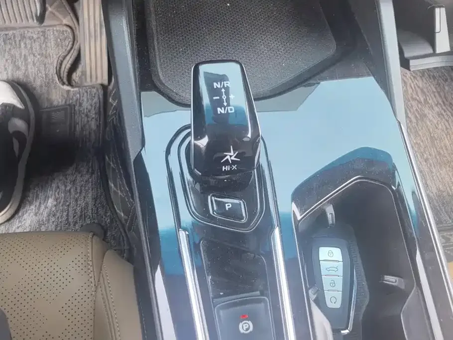 Geely Emgrand L HiP 2024 Model Soaring Dragon Edition 1.5TD-DHT Pro 100KM Excellence Type — Фото автомобиля 16
