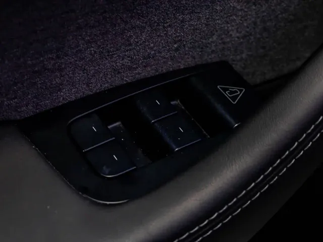 Tesla Model Y — Фото автомобиля 10