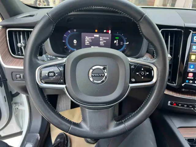 Volvo XC60 — Фото автомобиля 20